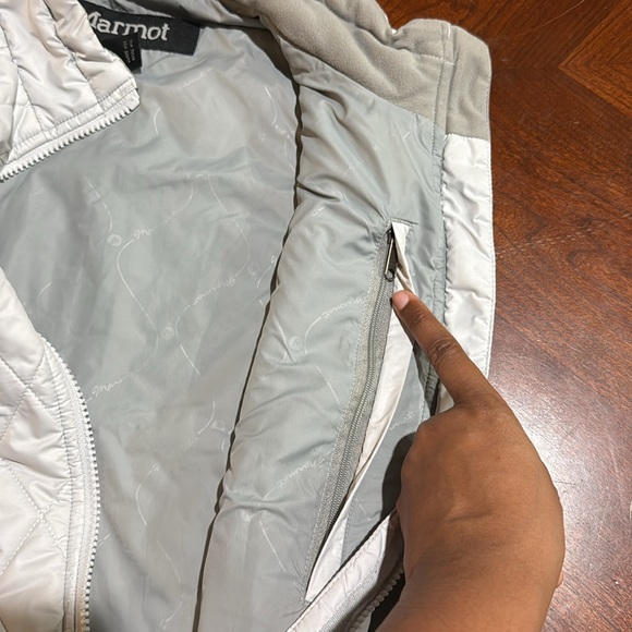 Marmot Women's Quilted kitzbuhl Vest in white and Black - Picture 14 of 14